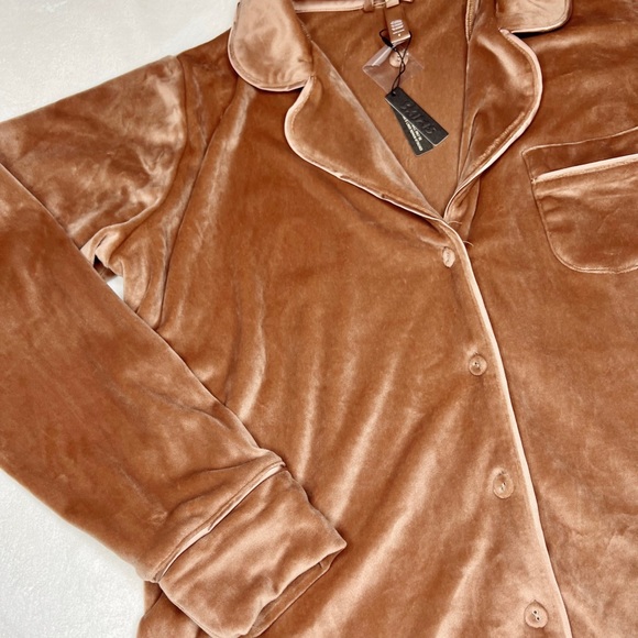 Skims Lounge Button Up - Picture 2 of 4